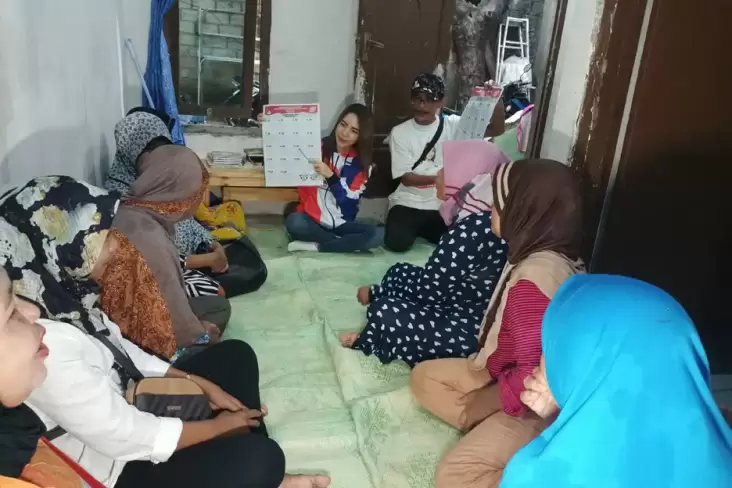 Caleg Partai Perindo Rere Tati Blusukan Sosialisasi Ganjar-Mahfud di Mampang Depok