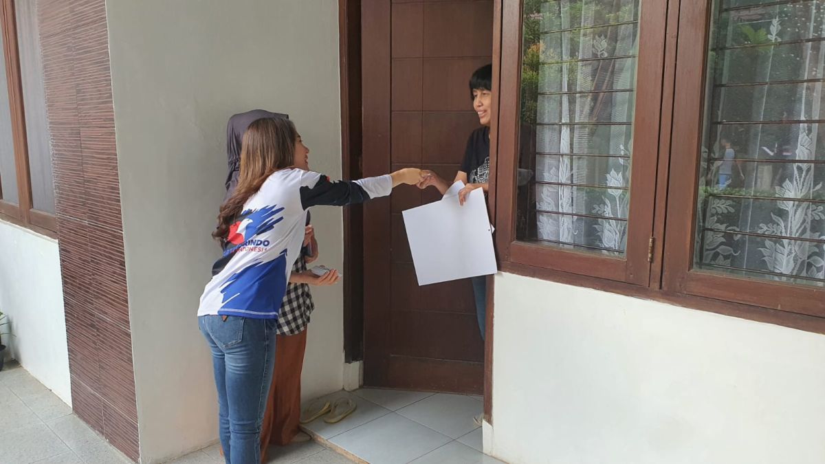 Caleg Partai Perindo Depok Rere Tati Door to Door Sosialisasi KTA Berasuransi 