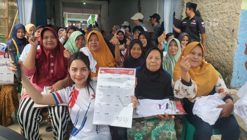 Caleg Partai Perindo Rere Tati Tingkatkan Elektabilitas Ganjar-Mahfud MD di Depok