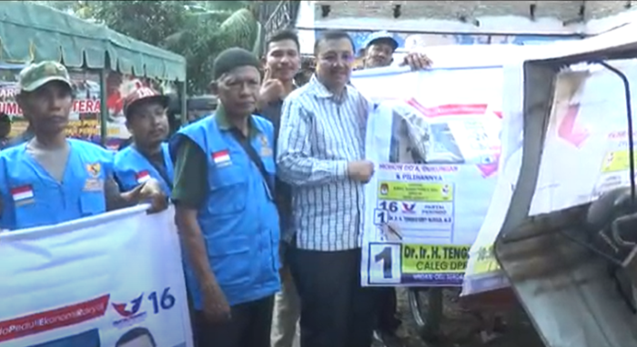 Caleg Partai Perindo Tengku Erry Berikan Tenda kepada Puluhan Abang Betor