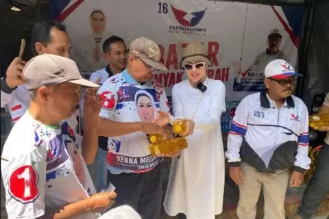 Gelar Bazar Sembako Murah di Blitar, Venna Melinda: Bagian dari Program Pro-Rakyat