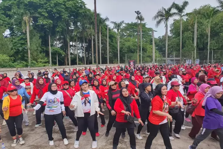 Keseruan Caleg Cantik Partai Perindo Stefanie Laurensia Senam Bareng Warga di Tangsel 