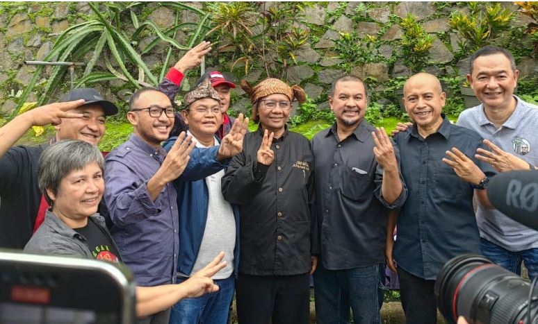 Ketua Bidang Keagamaan DPP Partai Perindo, Abdul Khaliq Ahmad Dampingi Mahfud MD Silaturahmi ke Solihin GP