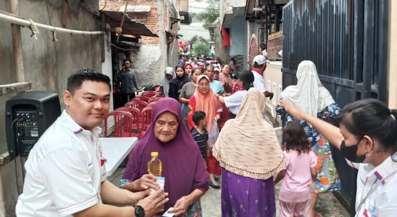 Ratusan Warga Pegadungan Antusias Sambut Bazar Sembako Murah Caleg PartainPerindo Hendi