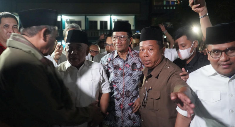 Saat Warga Sambut Mahfud MD dengan Rebana dan Selawat di Halaqoh Kebangsaan Bekasi