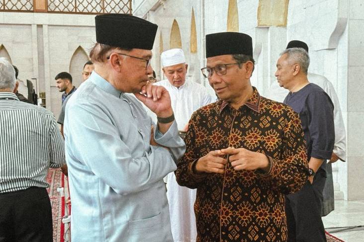 Salat Jumat Bareng PM Malaysia Anwar Ibrahim, Mahfud MD Ungkap Kedekatan sebagai Sahabat 