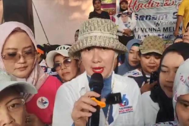 Senam Bareng Warga Kediri, Ini Pesan Caleg Partai Perindo Venna Melinda 