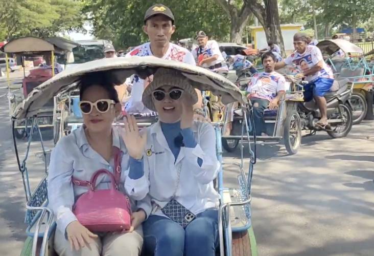 Serap Aspirasi Tukang Becak Kediri, Ini Pesan Caleg Partai Perindo Venna Melinda 