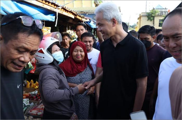 Temui Pedagang di Pasar, Ganjar Pranowo: Harga Pangan Naik atau Turun?