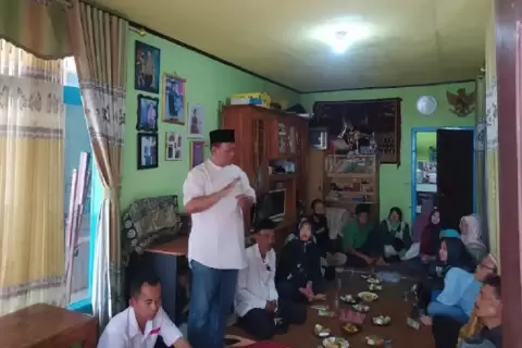Temui Warga Barunyatuh, Caleg Partai Perindo Perindo Abdul Khaliq Ahmad Dicurhati Soal Beasiswa 
