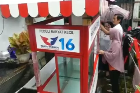 Terima Gerobak Perindo, Ini Harapan Pedagang Kecil di Banyumas 