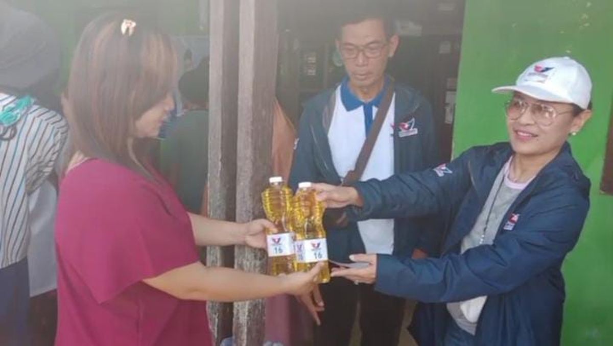 Aksi Nyata Caleg Partai Perindo Gelar Bazar Minyak Goreng Murah di Bekasi