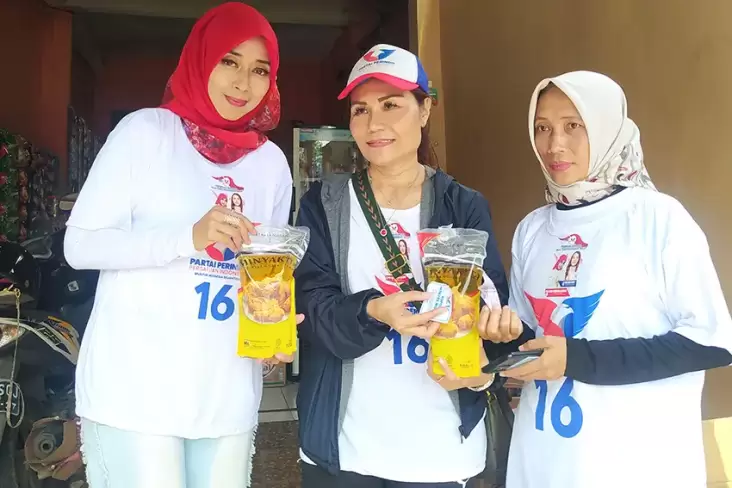 Aksi Nyata Partai Perindo Berlanjut, Minyak Goreng Murah Ditebar di Cimahi 
