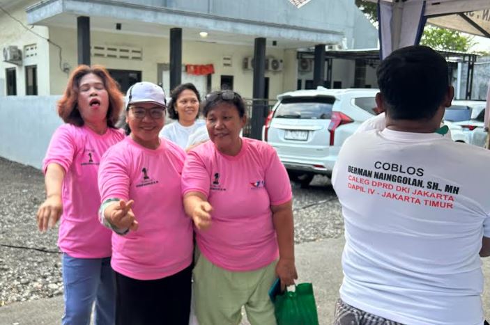 Antusias Emak-emak Cakung Jaktim Hadiri Bazar Murah Caleg Partai Perindo: Terbantu Sekali