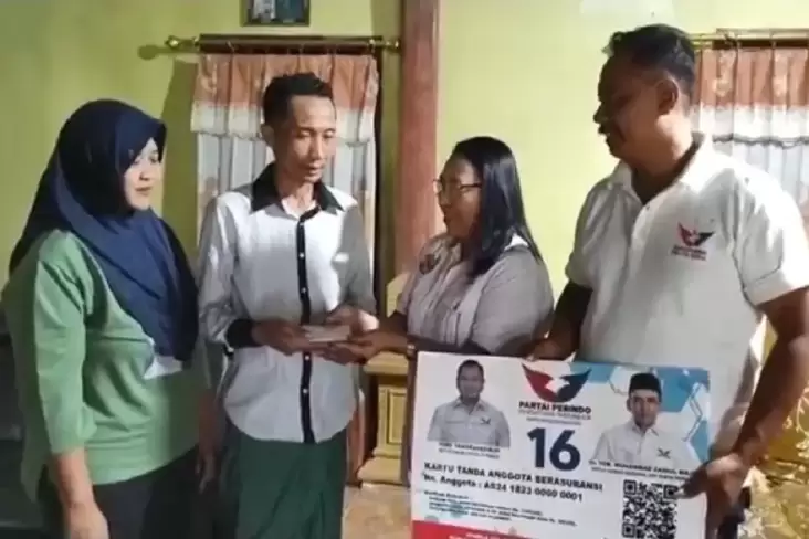 Warga Tulungagung Terharu Terima Klaim Asuransi KTA Partai Perindo dari Caleg DPR RI Jeannie Latumahina 