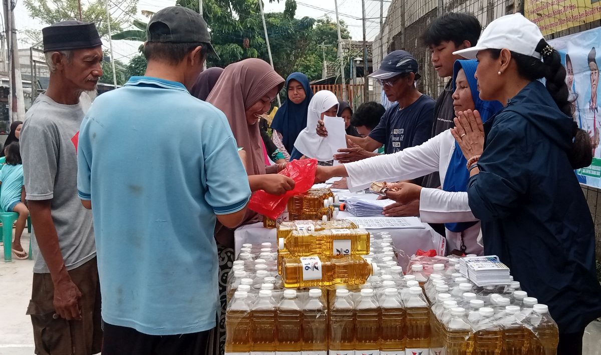 Bantu Masyarakat, Caleg Partai Perindo Gelar Bazar Minyak Goreng Murah di Cibitung Bekasi