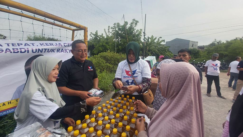 Bazar Minyak Goreng Murah Caleg Partai Perindo Surabaya Moh Badaruddin Diserbu Warga