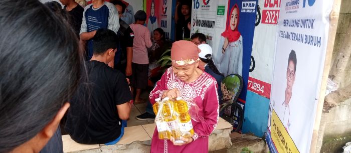 Bazar Minyak Goreng Murah di Bekasi, Warga Cukup Bawa KTA Perindo