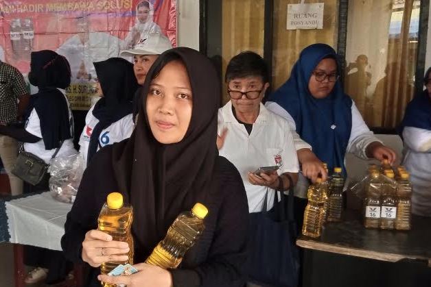 Bazar Minyak Goreng Murah Partai Perindo Berikan Solusi untuk Warga