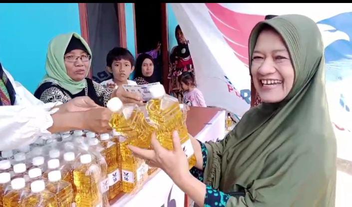 Bazar Minyak Goreng Murah, Warga Bekasi Doakan Partai Perindo Sukses di Pemilu 2024