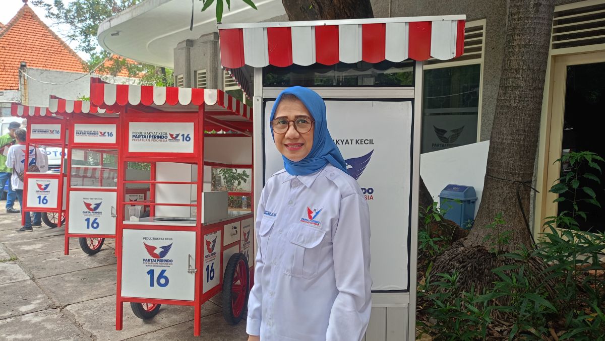 Pembagian Gerobak Perindo Bentuk Kepedulian pada Rakyat Kecil