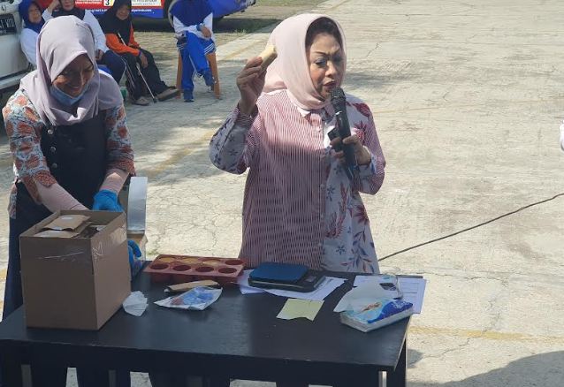 Berdayakan Emak-emak di Ciputat, Caleg Partai Perindo Dyah Anita Gelar Pelatihan Pembuatan Sabun