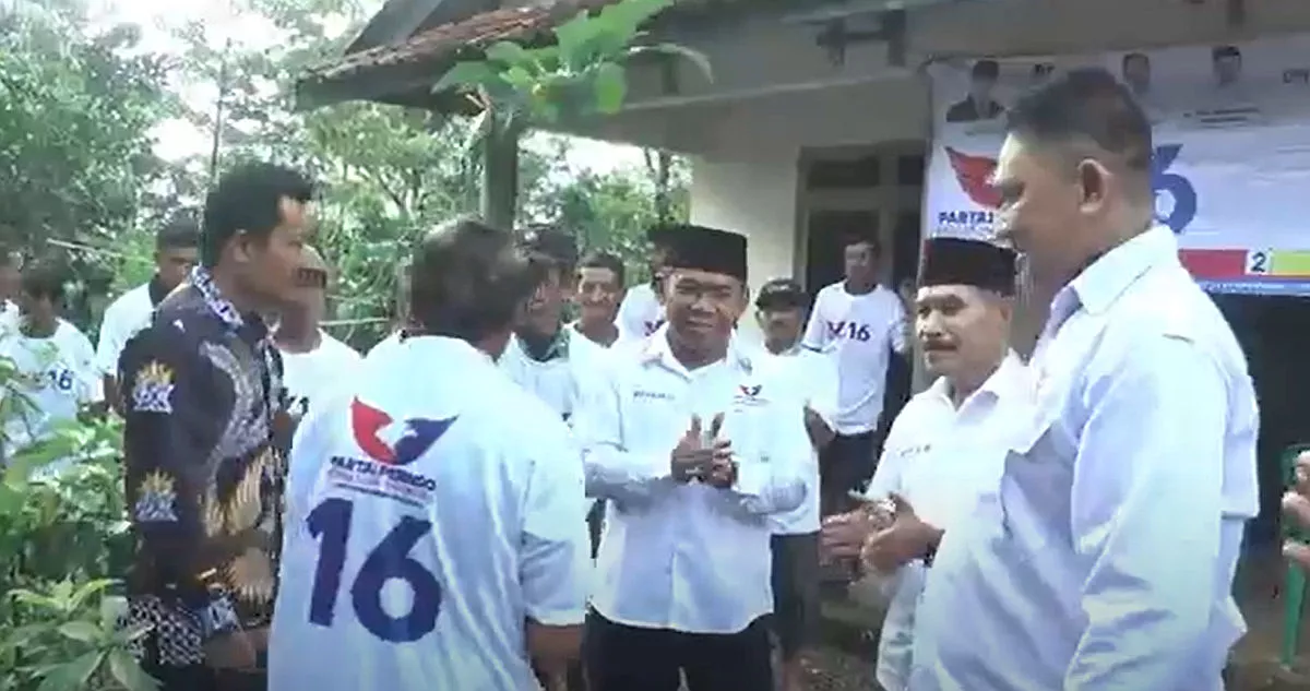 Berikan Bibit Alpukat ke Warga, Puguh Achmad: Bentuk Komitmen Partai Perindo Dekat dengan Rakyat
