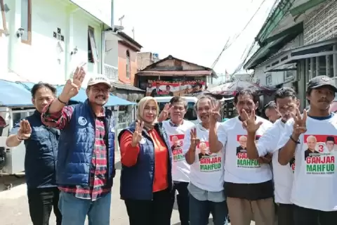 Blusukan, Caleg Partai Perindo Ferry Kurnia dan Nuke Purwani Gelar Fogging dan Serap Aspirasi Warga Bandung 