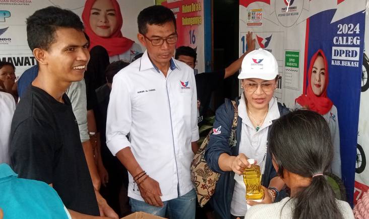 Caleg Partai Perindo Gelar Bazar Minyak Goreng di Kampung Pelaukan 