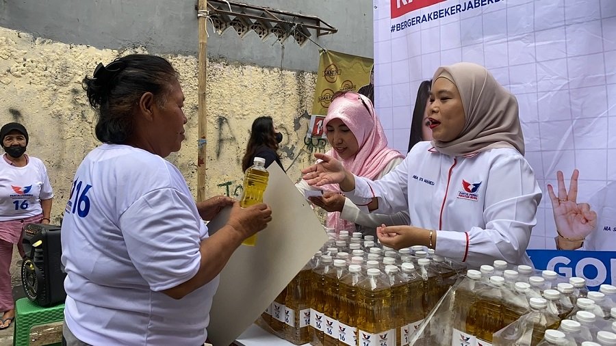 Caleg Partai Perindo Gelar Bazar Minyak Goreng Murah di Johar Baru