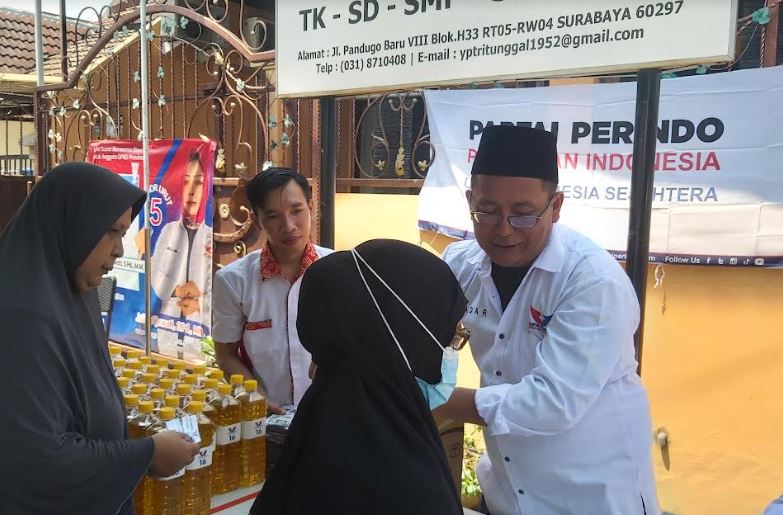 Caleg Partai Perindo Gelar Bazar Minyak Goreng Rungkut Surabaya