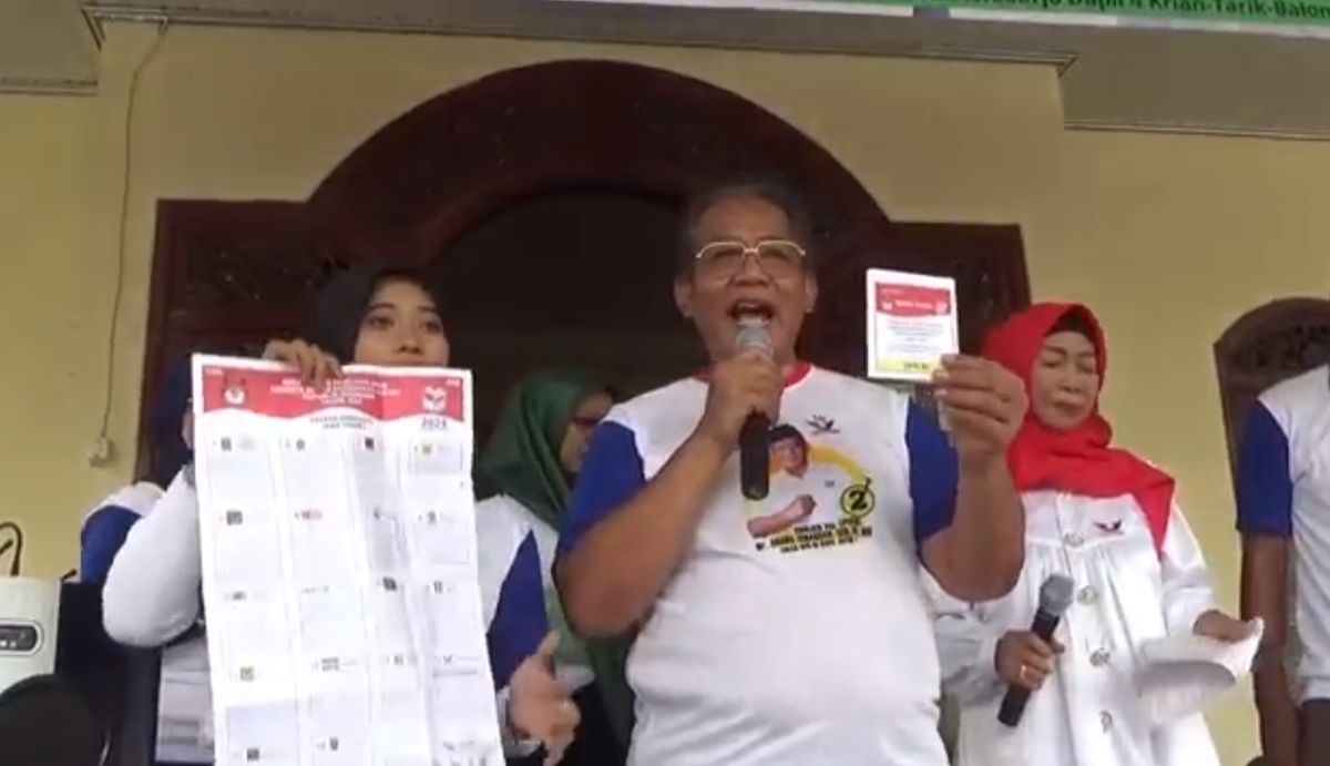Caleg Partai Perindo Anang Iskandar Edukasi Warga Cara Mencoblos di Pemilu 2024