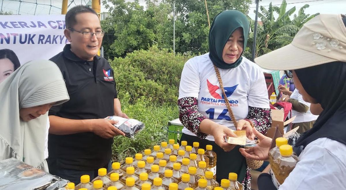 Caleg Partai Perindo Badaruddin Siapkan Ratusan Botol Migor dalam Bazar Murah di Surabaya