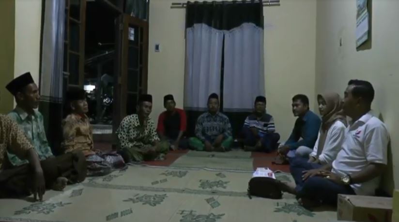 Caleg Partai Perindo Beny Setiono Bantu Bangun Pagar Makam dan Sosialisasi Pencoblosan di Kendal