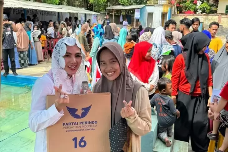 Caleg Partai Perindo Desy Gelar Bazar Sembako di Tangerang, Warga Antusias Dapat Beras Murah 