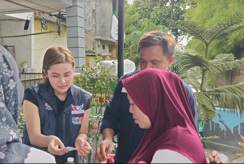 Caleg Partai Perindo Dian Mirza Adakan Bazar Minyak Goreng Murah di Cengkareng 