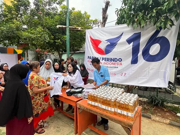 Caleg Partai Perindo Gelar Bazar Minyak Goreng Murah di Matraman Jaktim