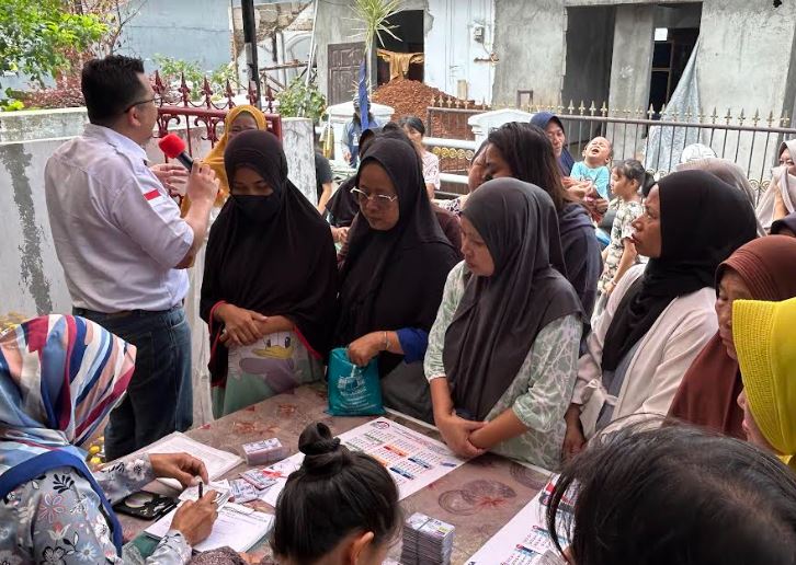 Caleg Partai Perindo Gelar Bazar Murah di Cipayung, Auto Diserbu Warga