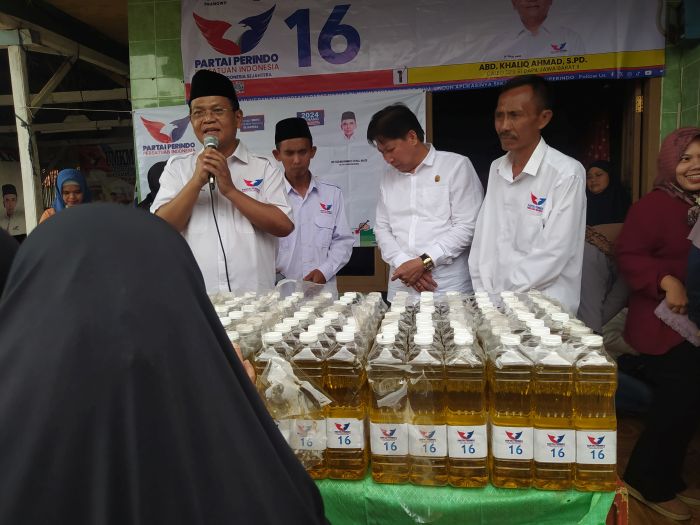 Caleg Partai Perindo Gelar Bazar Murah Minyak Goreng di Bandung Barat