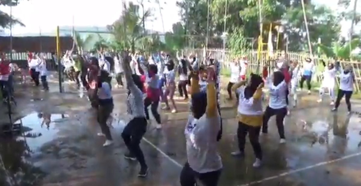 Caleg Partai Perindo Senam Sehat Bersama Ibu-ibu di Sumedang