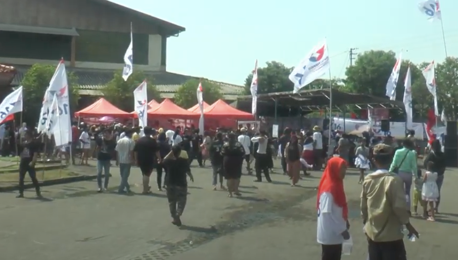 Dihadiri Ganjar dan HT, Ratusan Warga Semarang Serbu Bazar Migor Murah Partai Perindo