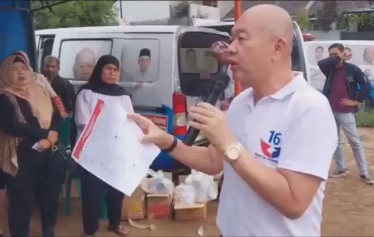 Caleg Partai Perindo Djoni Toat Gelar Bazar Minyak Goreng Murah di Kota Cimahi 