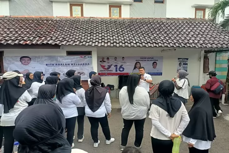 Caleg Partai Perindo Diska Resha Senam Bareng Emak-emak dan Gelar Bazar Sembako Murah di Jaksel 