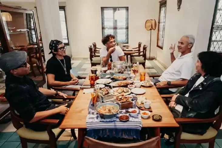 Ganjar Pranowo dan Slank Makan Bareng, Netizen: Slanker Gaspoll