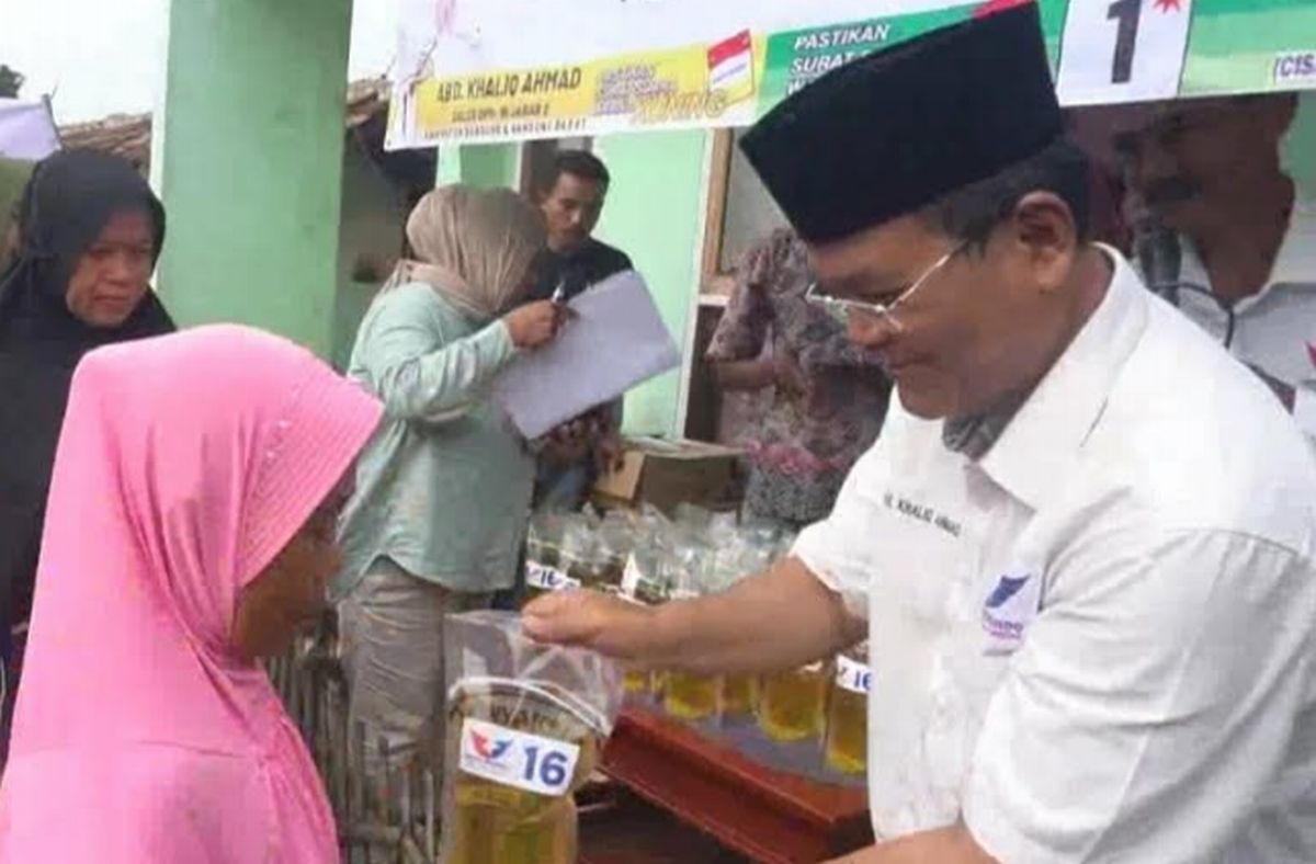 Gelar Bazar Migor Murah, Partai Perindo dan Caleg Abdul Khaliq Buat Warga KBB Tersenyum