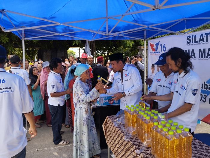 Gelar Bazar Minyak, Jadi Aksi Nyata Caleg Partai Perindo Dina Masyusin Peduli Masyarakat Kecil