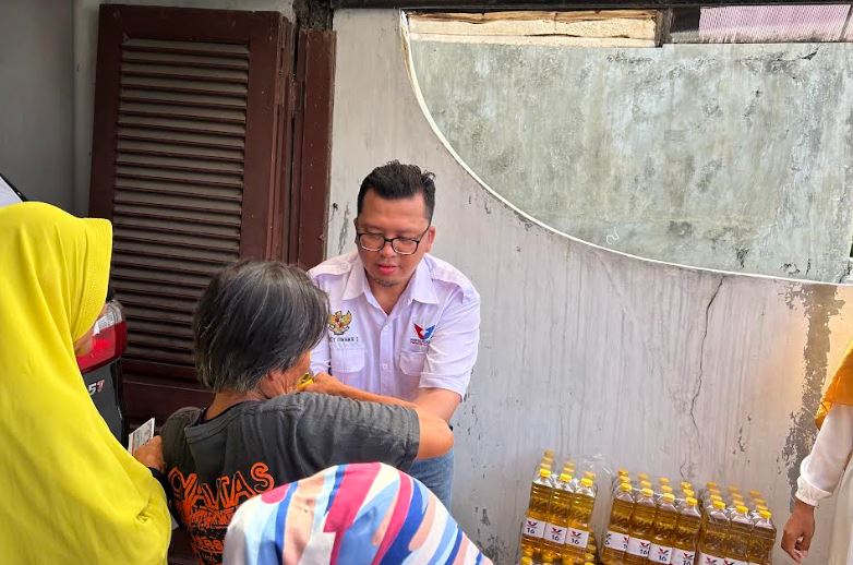 Gelar Bazar Murah, Caleg Partai Perindo Sapa Hangat Warga Cipayung