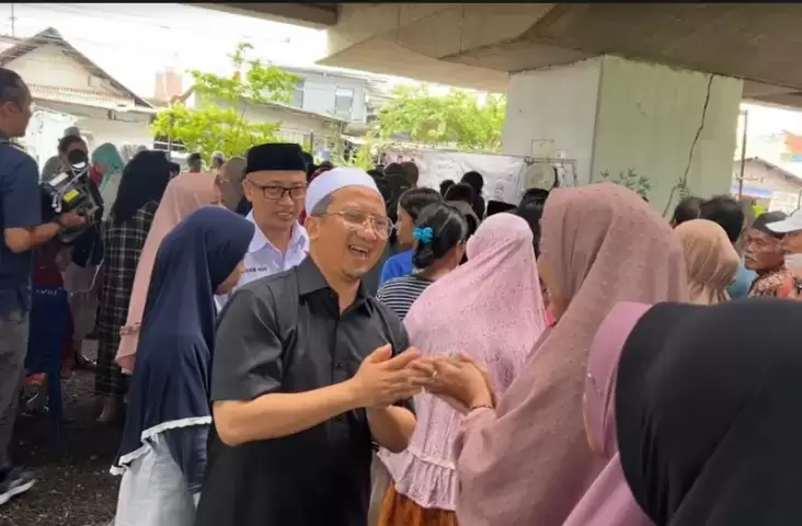 Bazar Murah 1.000 Botol Minyak Goreng Caleg Partai Perindo Yusuf Mansur Ludes Diserbu Warga Cipinang Melayu 