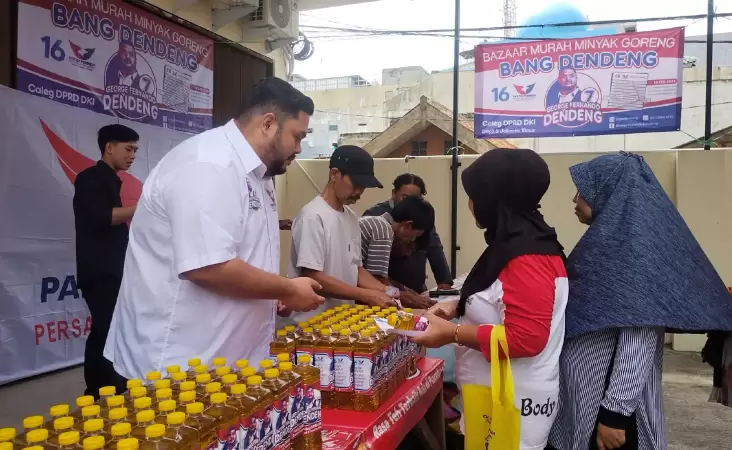 Partai Perindo Gelar Bazar Minyak Goreng Murah, Warga Kramat Jati: Sangat Bermanfaat 
