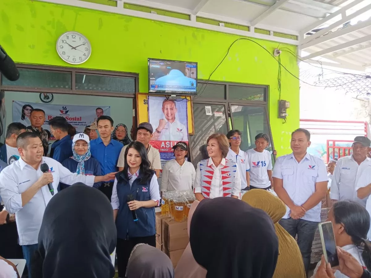 Hadiri Bazar Murah dan Cek Kesehatan, Hary Tanoe dan Liliana Disambut Meriah Warga Tanah Tinggi